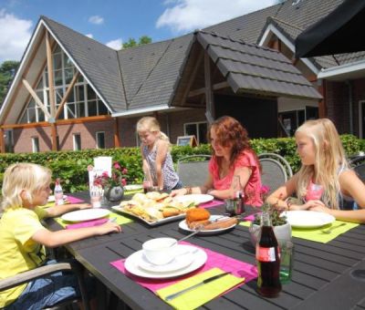 Vakantiehuis Hooghalen: Bungalow type C8 8-personen