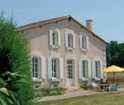 Vakantiewoningen huren in Salles-de-Barbezieux, Poitou-Charentes Charente, Frankrijk | vakantiehuis voor 8 personen