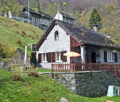 Vkantiewoningen huren in Verzasca, Ticino, Zwitserland | vakantiehuis voor 5 personen