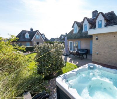 Vakantiewoningen huren in Julianadorp aan Zee, Noord Holland, Nederland | luxe villa met buiten jacuzzi voor 6 personen