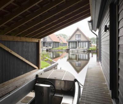 Vakantiehuis Ossenzijl: Villa type Watervilla 8-personen